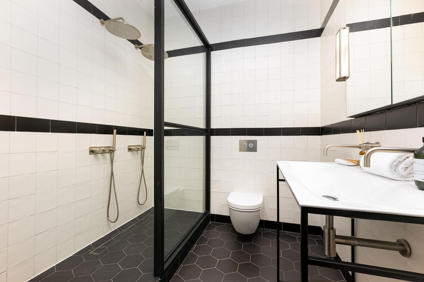 Shh! Oxford St Dream-Come-True Fam Design Hot Spot London Exterior photo