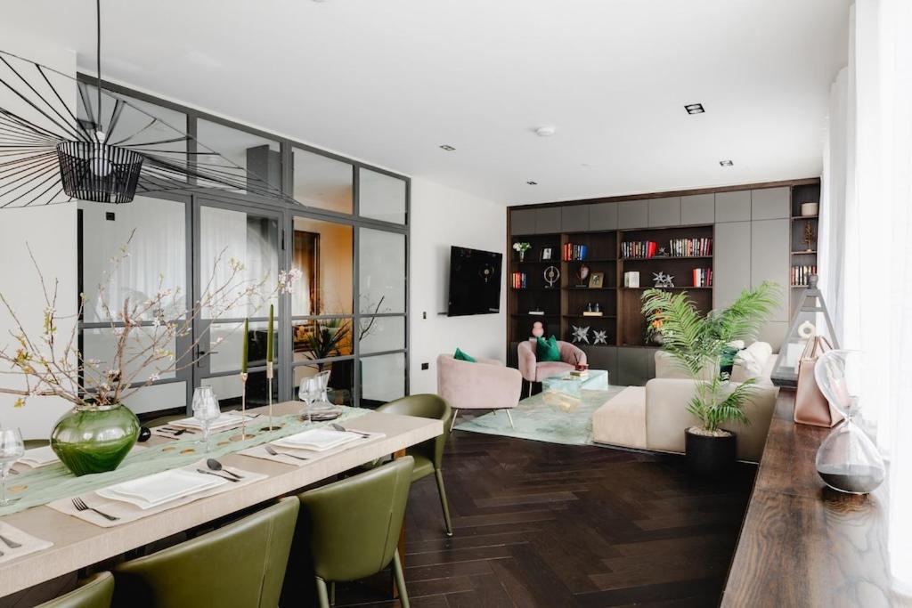 Shh! Oxford St Dream-Come-True Fam Design Hot Spot London Exterior photo