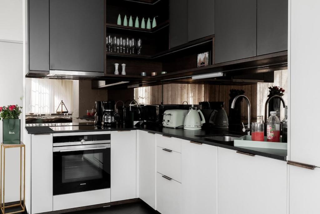 Shh! Oxford St Dream-Come-True Fam Design Hot Spot London Exterior photo