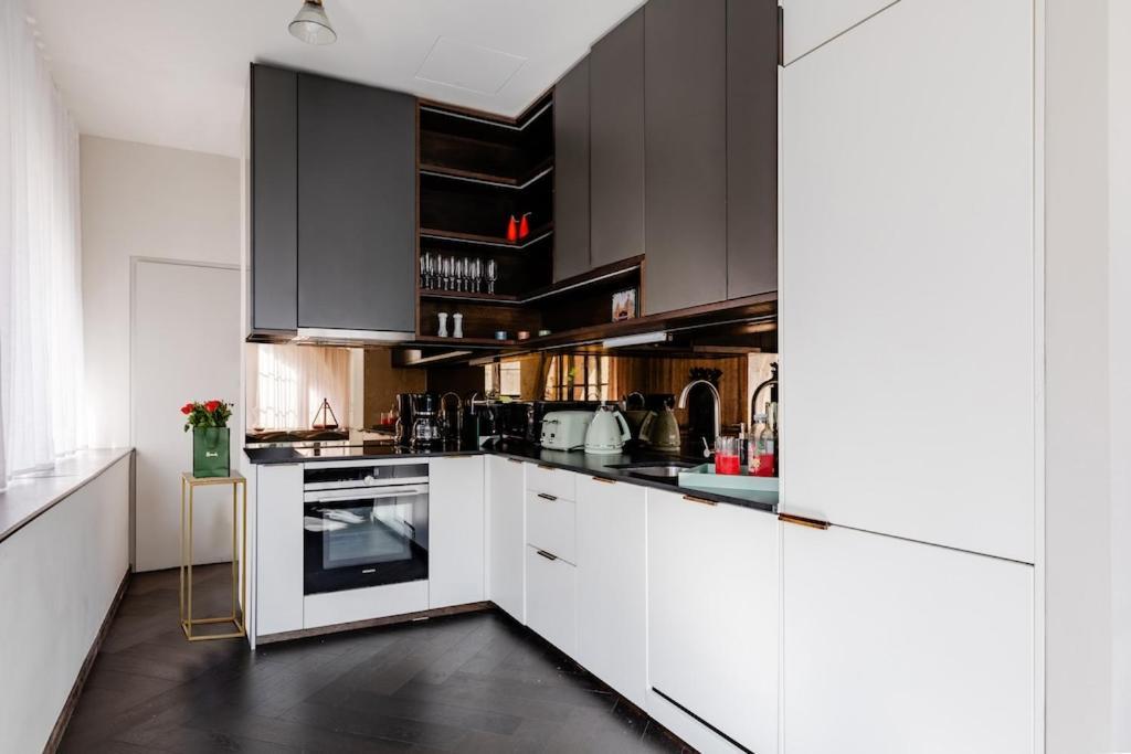Shh! Oxford St Dream-Come-True Fam Design Hot Spot London Exterior photo