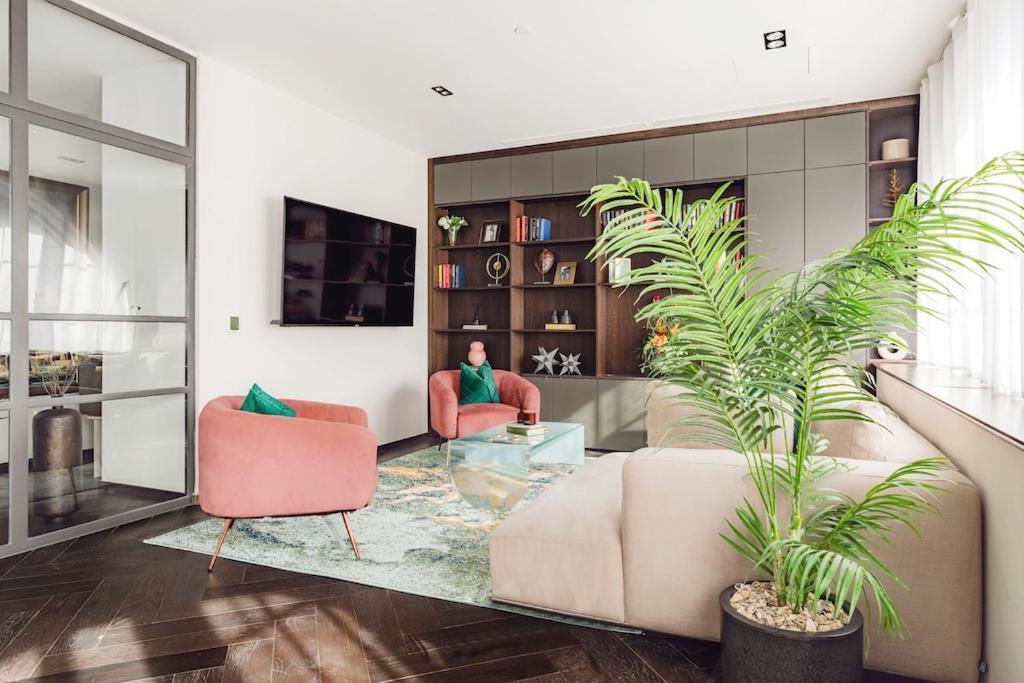 Shh! Oxford St Dream-Come-True Fam Design Hot Spot London Exterior photo