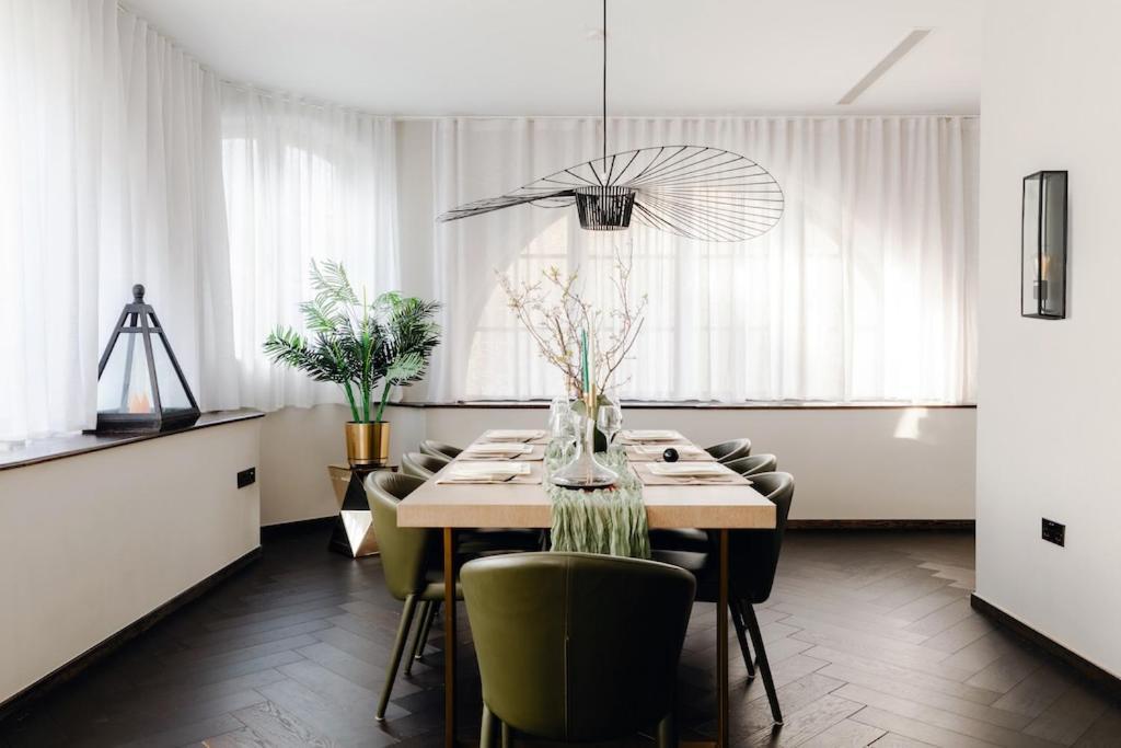 Shh! Oxford St Dream-Come-True Fam Design Hot Spot London Exterior photo