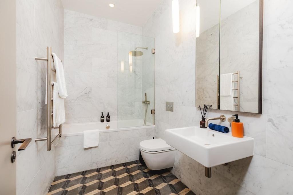 Shh! Oxford St Dream-Come-True Fam Design Hot Spot London Exterior photo